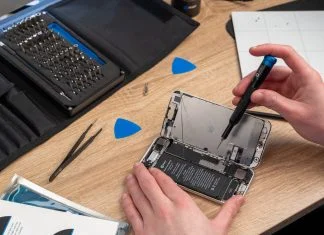 Phone Repair Industry - repairs an iPhone