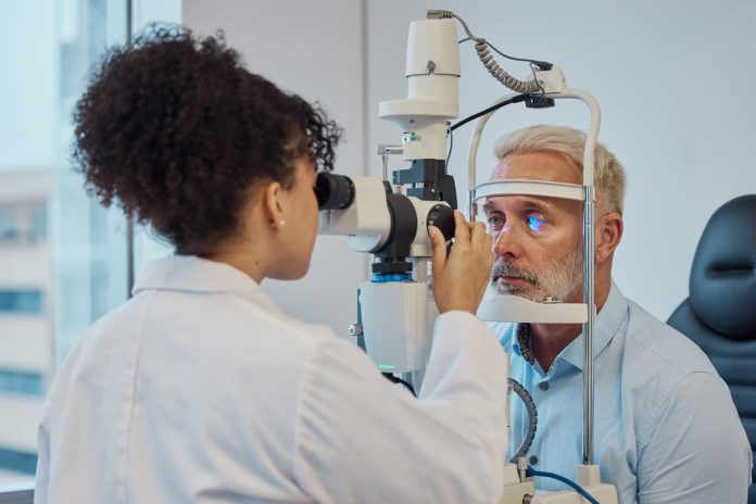 iStock-1798442067 (1) Standard vs Ray-Tracing LASIK - Vision, eye exam