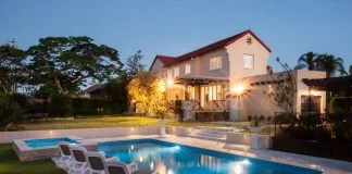 Before “Deep Luxury” Had a Name, Evgeny Skigin Built a House Around It Deep Luxury and Evgeny Skigin - Modern pool with a large house