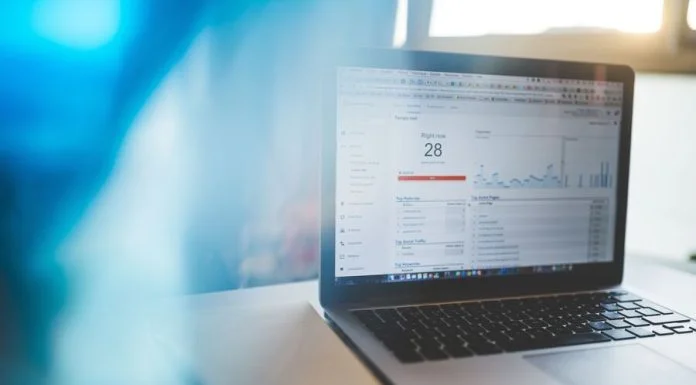 Quality Score and cost per click display on laptop