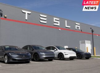 Tesla Reveals Rocket-Powered Roadster, but Production Is Years Away