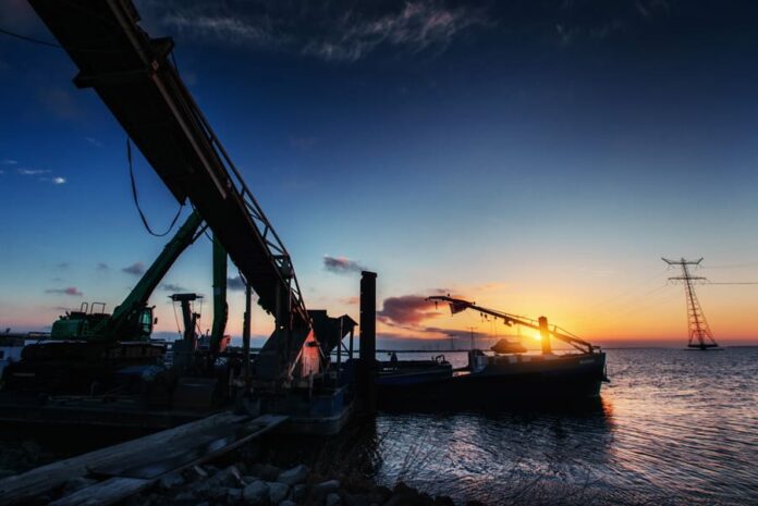 boat-lake-sunset (1) (1) Global Energy in Switzerland