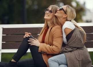 Feeling Lonely? Simple Ways to Connect With People and Build Friendships Simple Ways to Build Friendships